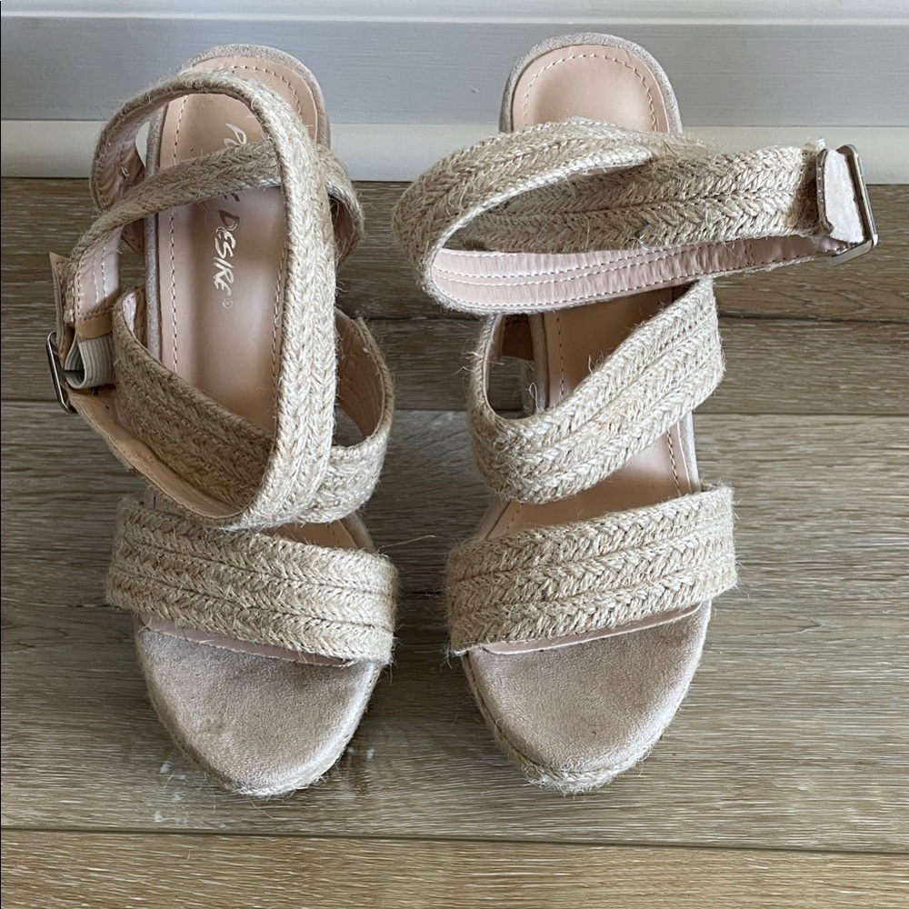 NWOB Public Desire Tan Espadrille Wedge Sandals Sz 6